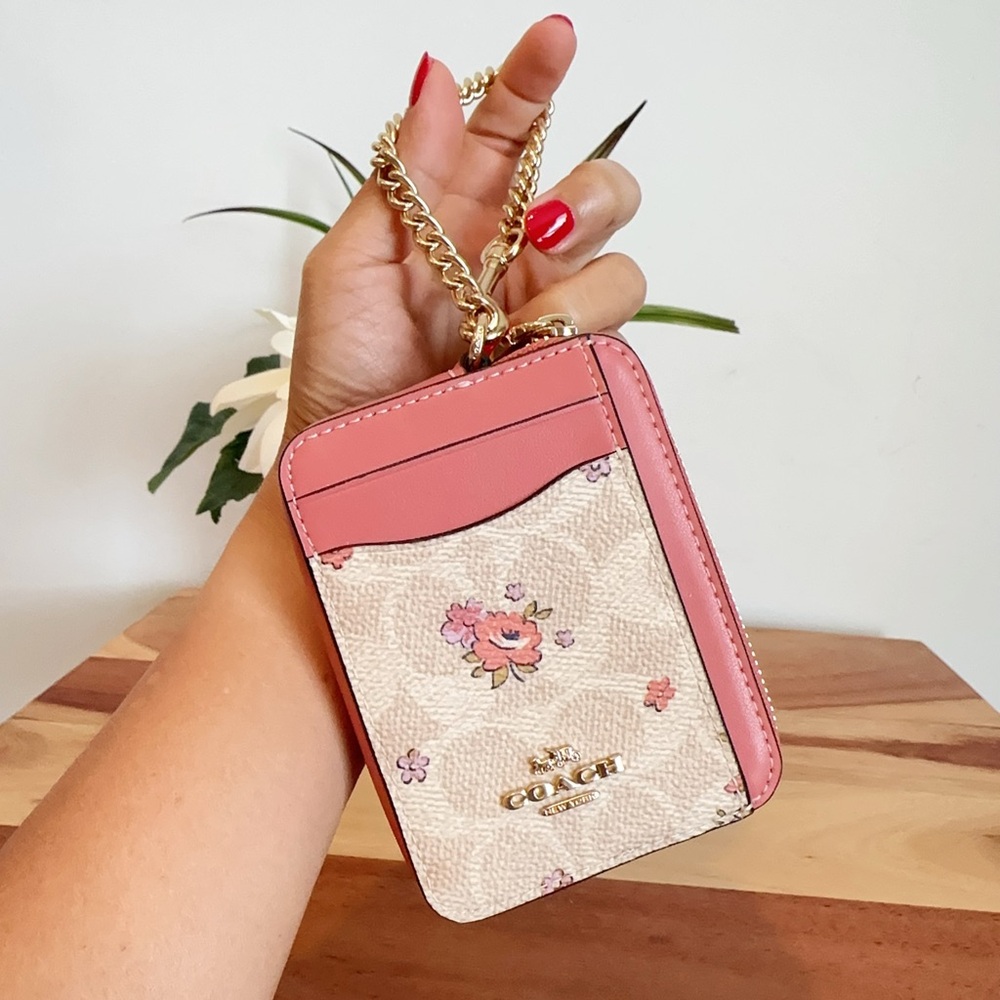 NWT‎ Coach Zip Card Case In Signature Canvas With Floral Print